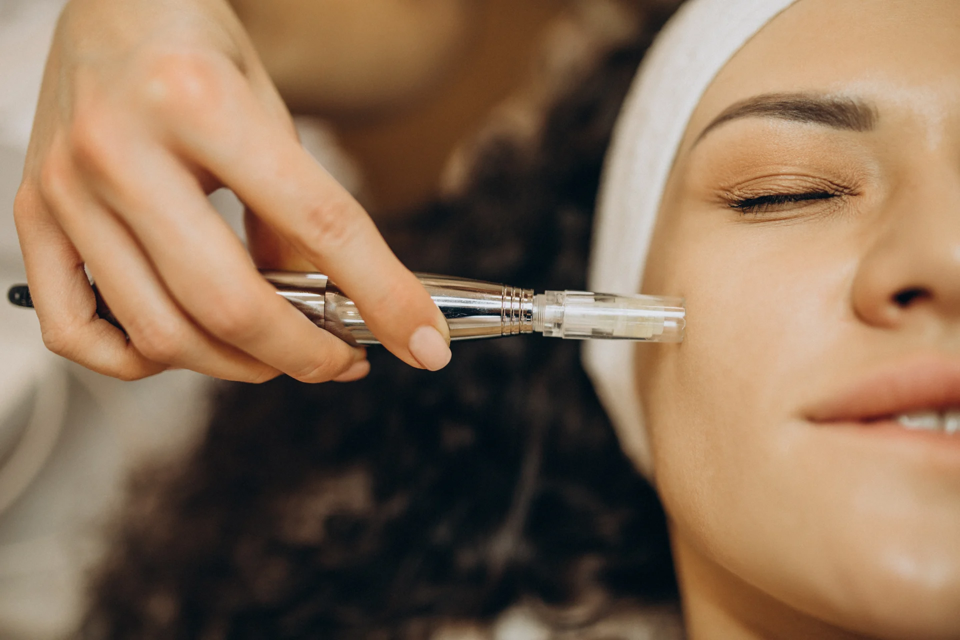 What Is Microneedling and How Does It Work?